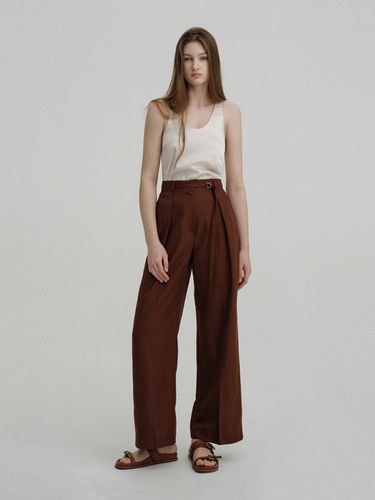 Belted One Tuck Pants_Brown - AVA MOLLI - Modalova