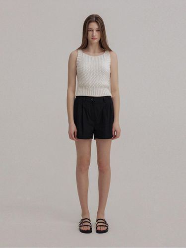 Two Tuck Linen Short Pants_Black - AVA MOLLI - Modalova