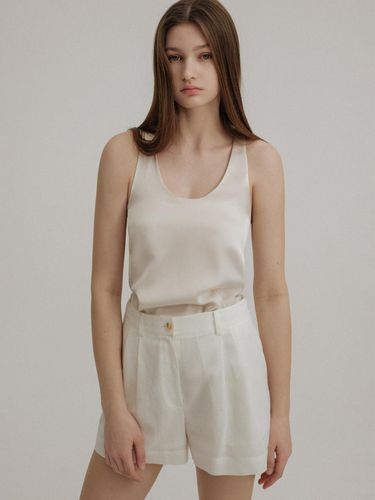 Two Tuck Linen Short Pants_White - AVA MOLLI - Modalova