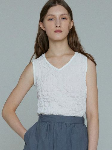 Liz Wrinkle Sleeveless Blouse () - LEIE - Modalova