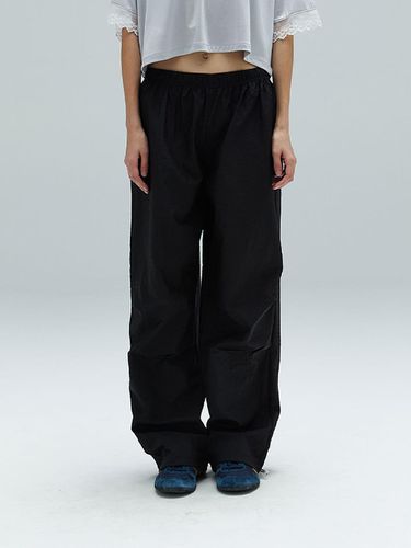 Zoe Glossy Parachute Pants_Black - DEARSTALKER - Modalova