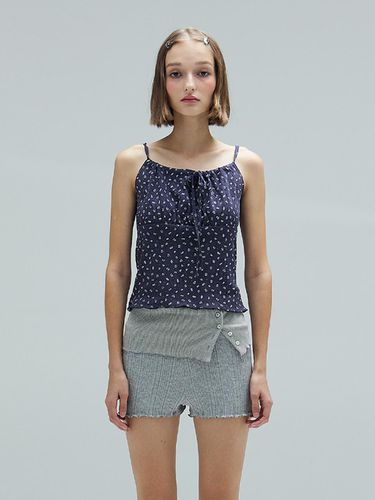 Vivi Flower Sleeveless Top_Navy - DEARSTALKER - Modalova