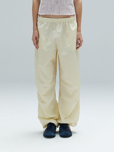 Zoe Glossy Parachute Pants - DEARSTALKER - Modalova