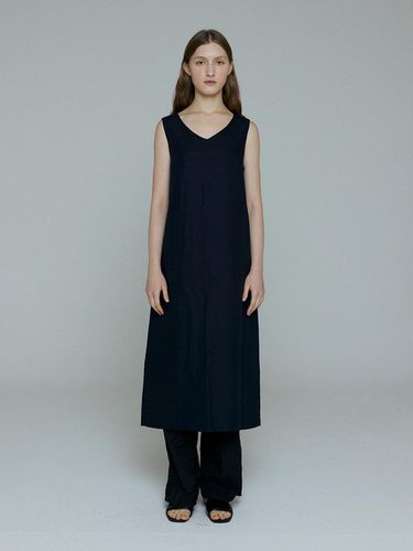 Selina Sleeveless Long Dress (Navy) - LEIE - Modalova