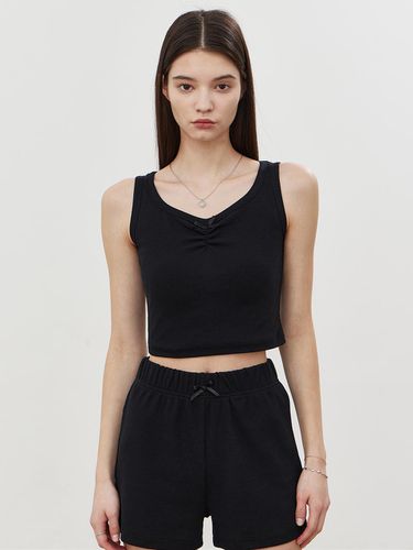 Ribbon Shirred Sleeveless Top Black - ITOV SEOUL - Modalova