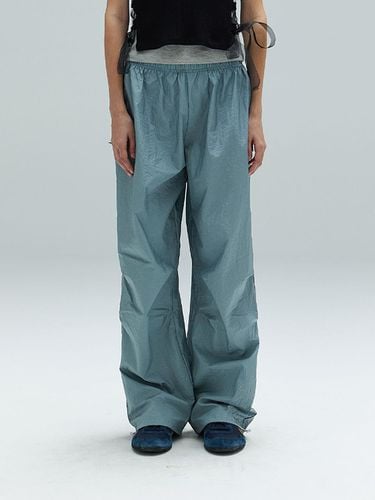 Zoe Glossy Parachute Pants_Blue - DEARSTALKER - Modalova