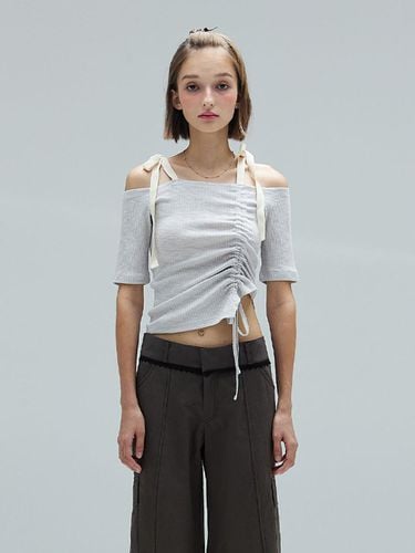 Ribbon Off Shoulder T-shirt_Light Grey - DEARSTALKER - Modalova