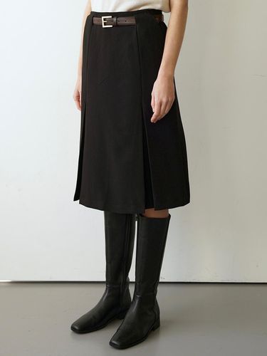 Tunnel Belt Pleated Midi Skirt () - LEIE - Modalova