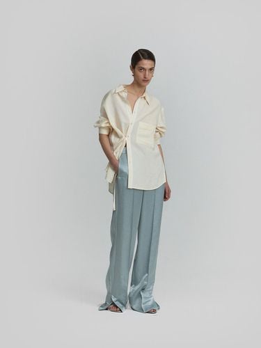 Mid Rise Satin Straight Leg Pants_Light Blue - L’H.A.S - Modalova