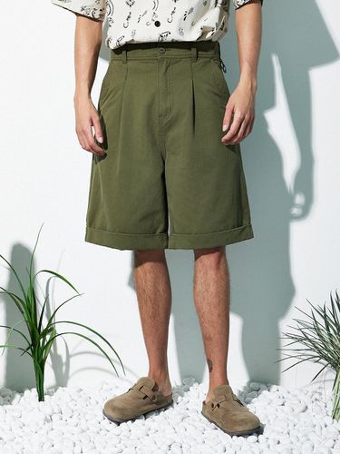 Banard One Tuck Carabiner Relax Fit Short Pants - MAGOODGAN - Modalova