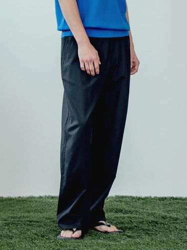 One Tuck Wide Linen Pants_Black - INDUST - Modalova