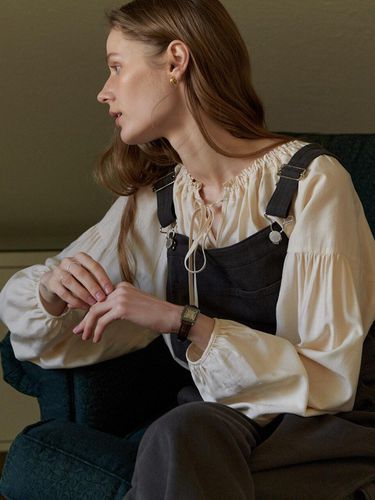 A Shirring Neck Ribbon Blouse - AMONG - Modalova