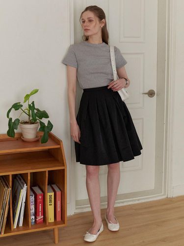 A Pleated Midi Skirt_Black - AMONG - Modalova