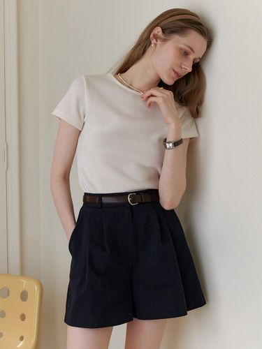 A Two Tuck Shorts_Navy - AMONG - Modalova