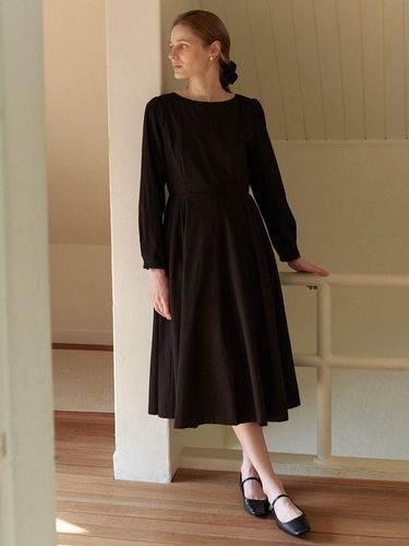 A Side Pleats Long Dress_Black - AMONG - Modalova