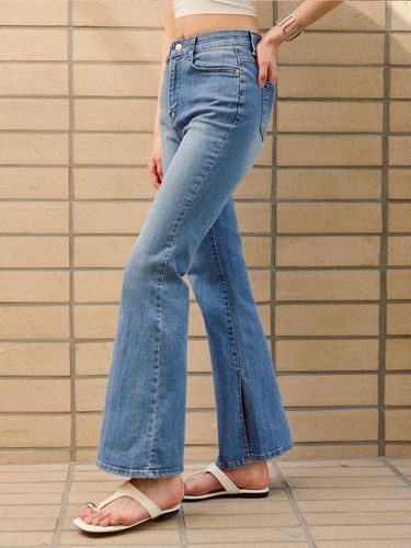 Secret Banded Hem Slit Bootcut Jeans - JUARR - Modalova