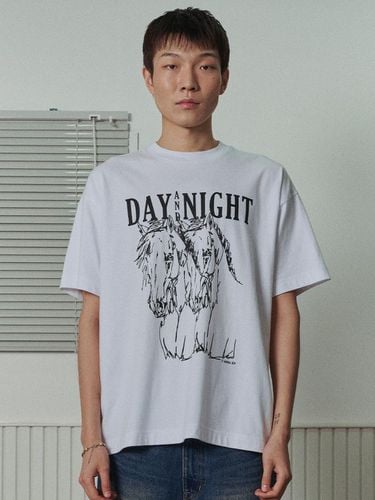 Day & Night T-shirt_White - murra aer - Modalova