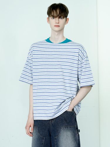 Stripe Boat Neck Half T-shirt_Sky Blue - WAAR FOR MEN - Modalova