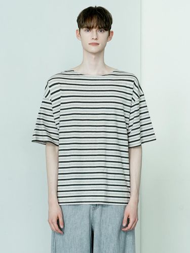 Stripe Boat Neck Half T-shirt_Charcoal - WAAR FOR MEN - Modalova