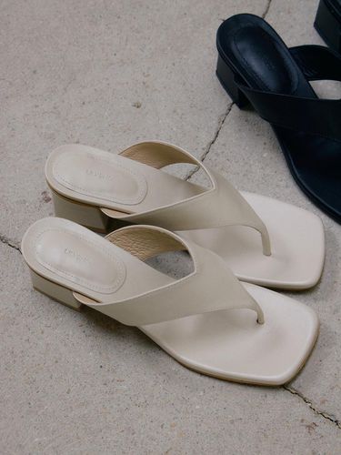 Port Flip Flop - lilyshoe - Modalova