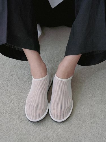 Socks Mesh Flat_White - dough - Modalova