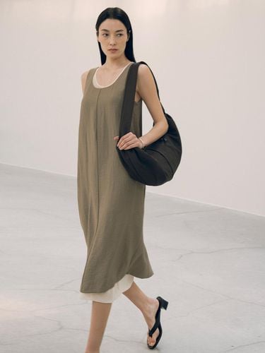 Modern Sleeveless Dress_Khaki Brown - Siyazu - Modalova