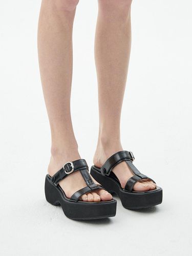 T Line 2 Way Glossy Sandals - IN THE STAR - Modalova