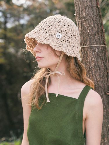 Leaf Knit Bonnet Hat - RaJu - Modalova