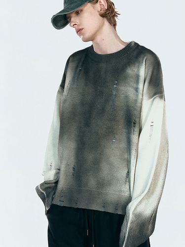 Spray Damage Round Knit Top_Gray - ULKIN - Modalova