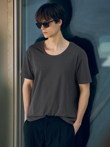 Essential U Neck T-shirt_Charcoal - HALBKREIS LAYOUT - Modalova