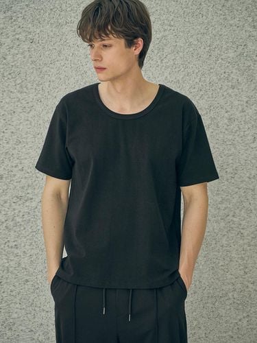 Essential U Neck T-shirt_Black - HALBKREIS LAYOUT - Modalova