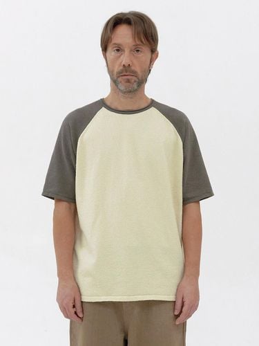 Tail Raglan Knit T-shirt_Yellow Khaki - KNITLY - Modalova