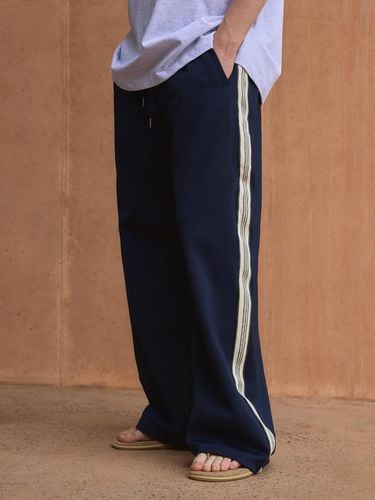 Essential Line Track Pants (4 Color) - WEDNESDAY OASIS - Modalova