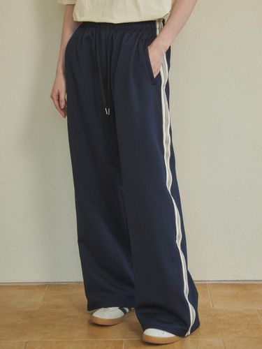 Essential Line Track Pants (4 Color) - WEDNESDAY OASIS - Modalova