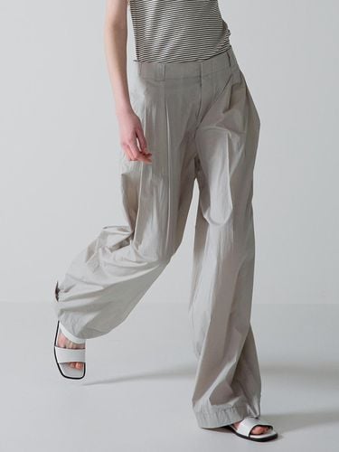 Two Tuck Breeze Pants_Soft Grey - FACADE PATTERN - Modalova