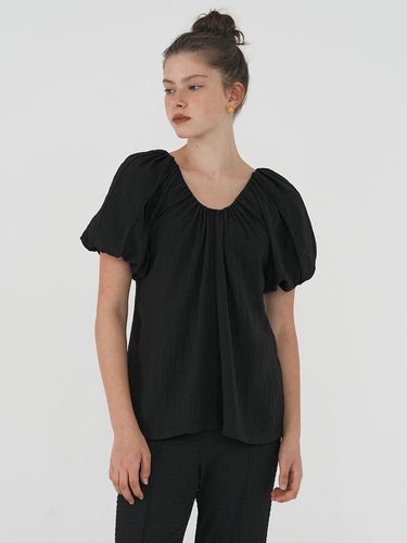 V-neck Shirring Volume Blouse - on&on - Modalova