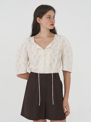 Eyelet Ribbon Blouse - on&on - Modalova