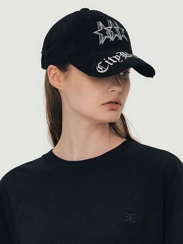 Old English Lettering Ball Cap_Black - CITYBREEZE - Modalova