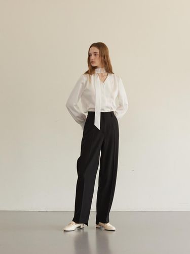 Essential Semi Wide Pants (Black) - MEZARR DE VON - Modalova