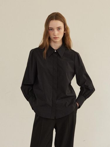 JADE Jewel Button Point Puff Sleeve Shirt () - MEZARR DE VON - Modalova