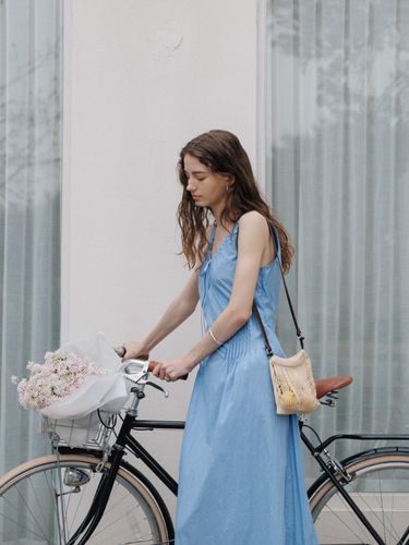 U-neck Pin Tuck Sleeveless Dress_Blue - THE RYE - Modalova