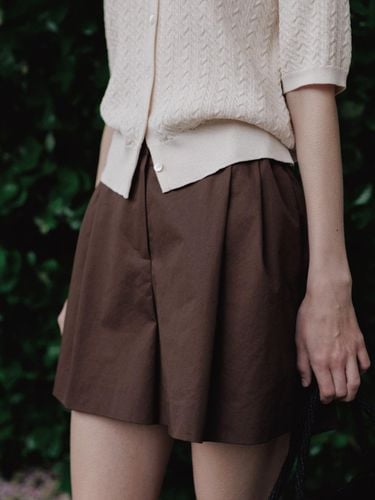 Banding Half Shorts_Brown - THE RYE - Modalova