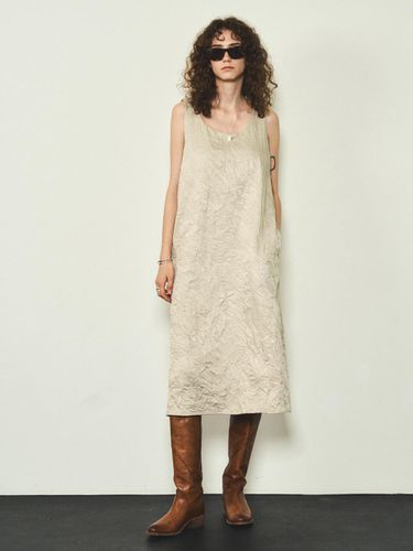 Crease Long Dress - Beige - CITTA - Modalova