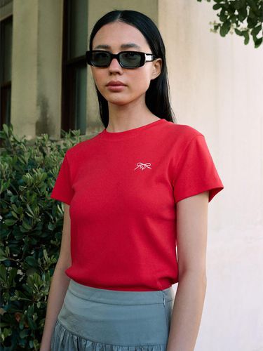 Ribbon Embroidery Crop T-shirt_Red - kuho plus - Modalova