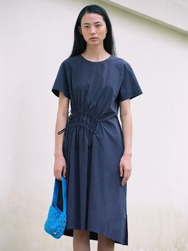 Signature Waist String Dress_Navy - kuho plus - Modalova