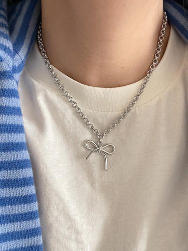 Ribbon Pendant Necklace - OUI SAY YES! - Modalova