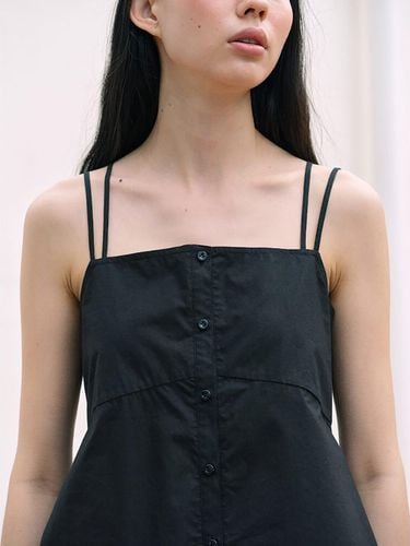 Signature Button Sleeveless Top_Black - kuho plus - Modalova