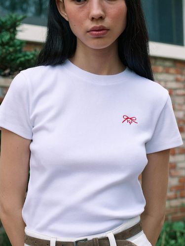 Ribbon Embroidery Crop T-shirt_White - kuho plus - Modalova