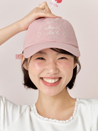 Antique Logo Cap_Pink - ADORE BELLE - Modalova