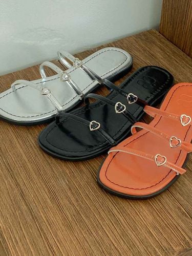 Heart Buckle Sandals - att. - Modalova